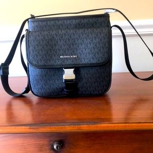 Never used, smoke free, very good condition.